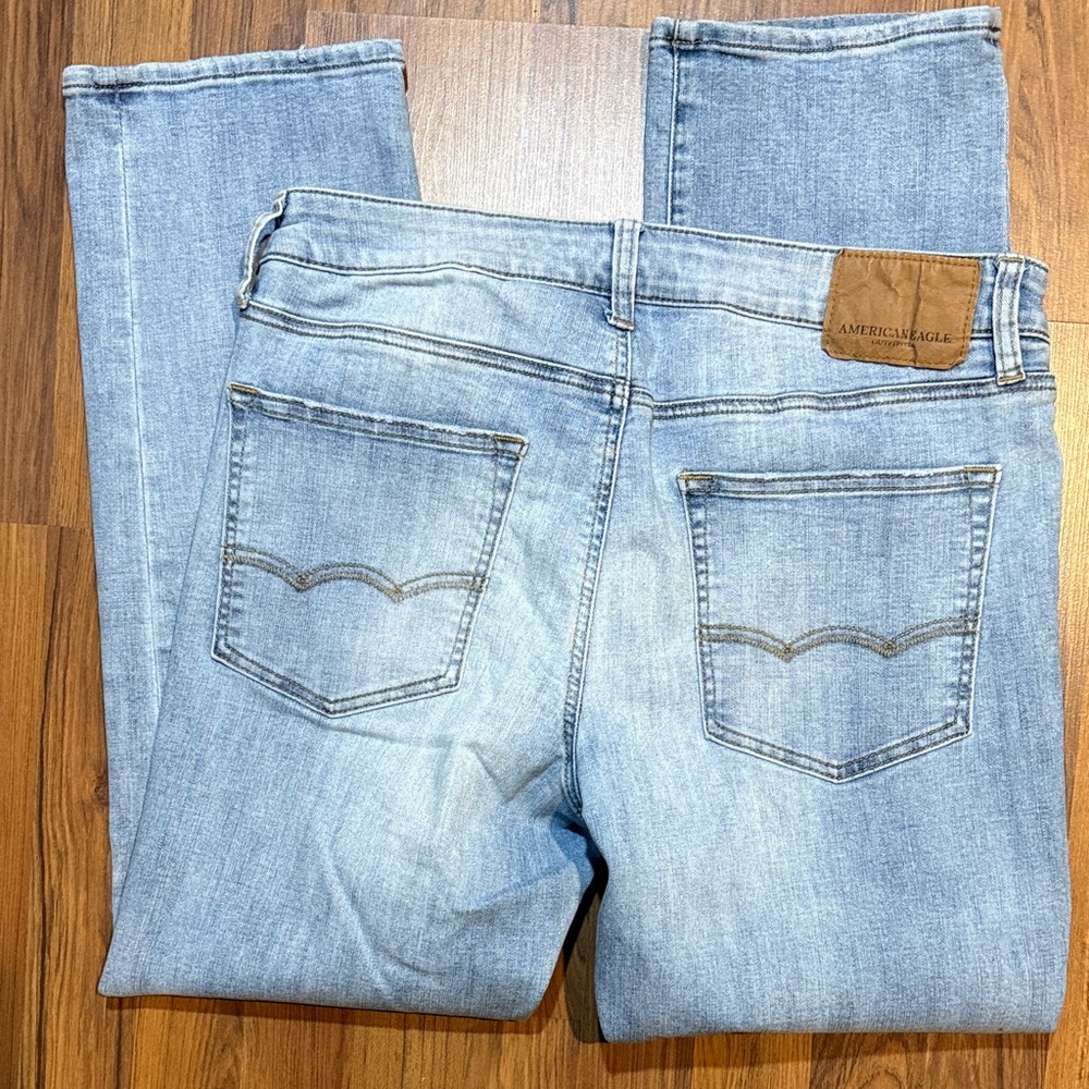 American Eagle Outfitters Light Blue Relaxed Jeans - Picture 4 of 4